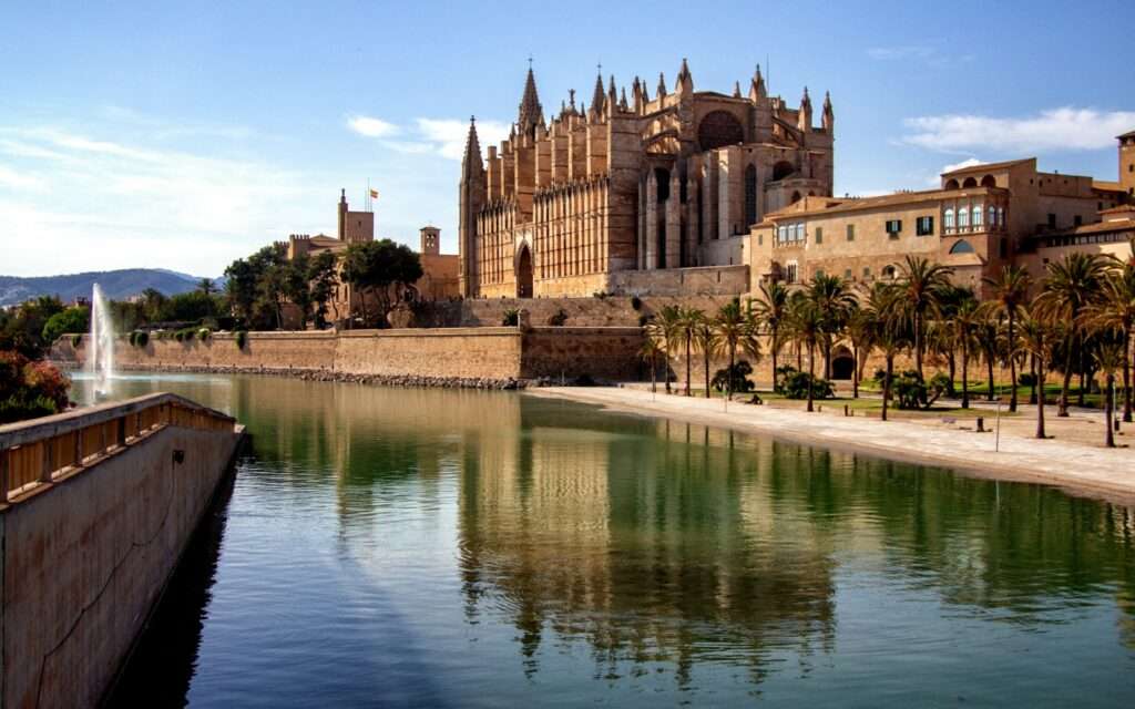 La Seu cathedral above the Parc de la Mar lake in Palma